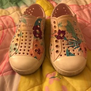 Native shoes sz 8